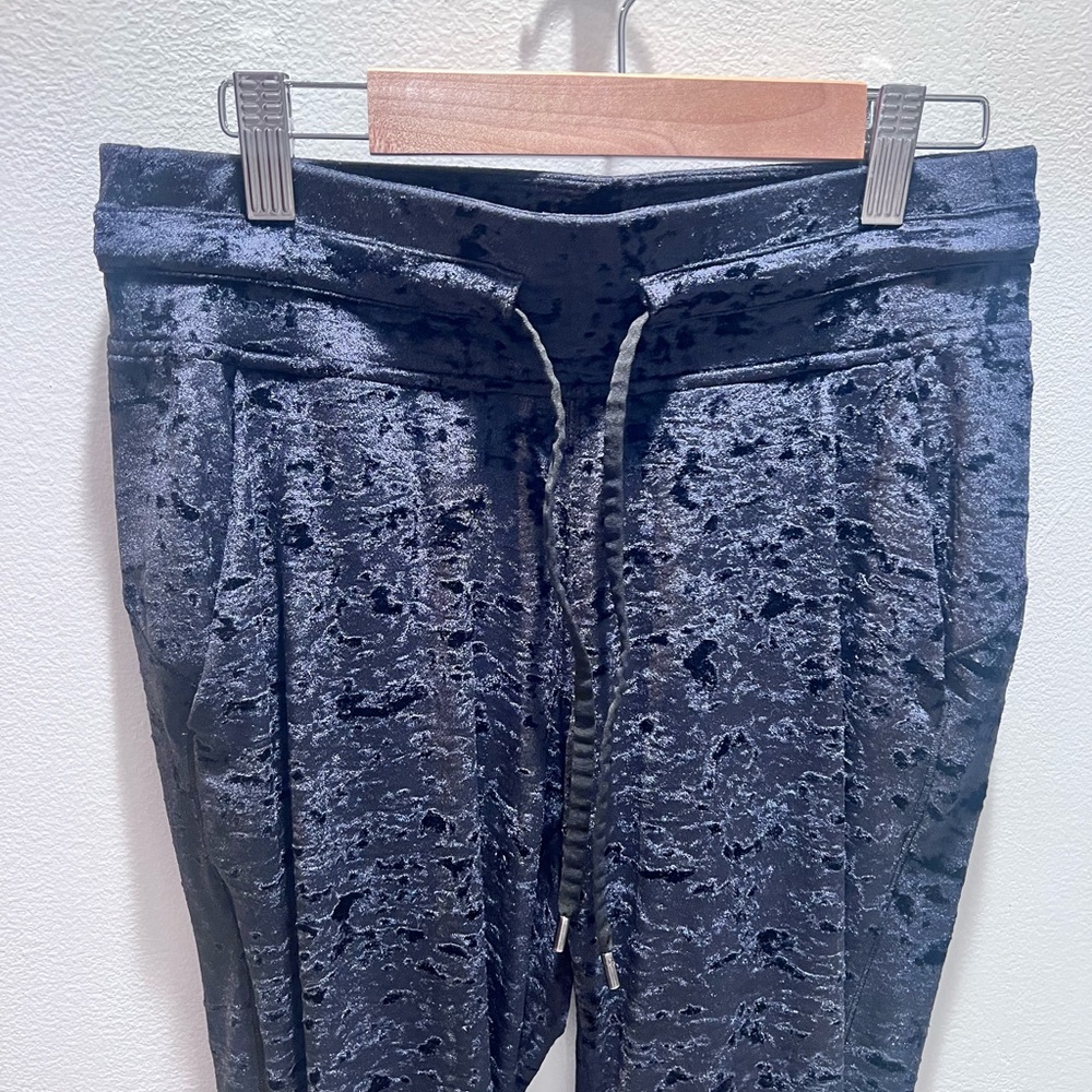 lululemon athletica Black ready to crush Jogger Pants Sz 4 EUC - Picture 7 of 9